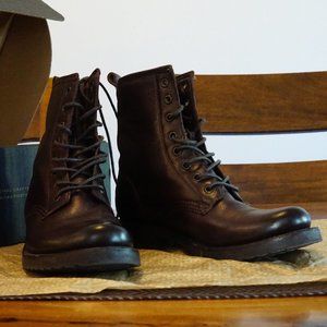 FRYE DARK BROWN VERONICA COMBAT